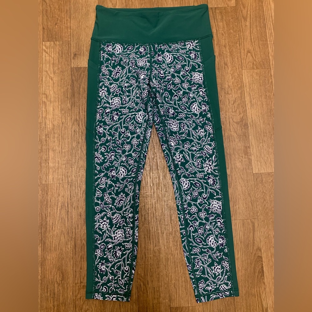 Athleta Legings Green With Flowers Side Pockets Women’s Size M